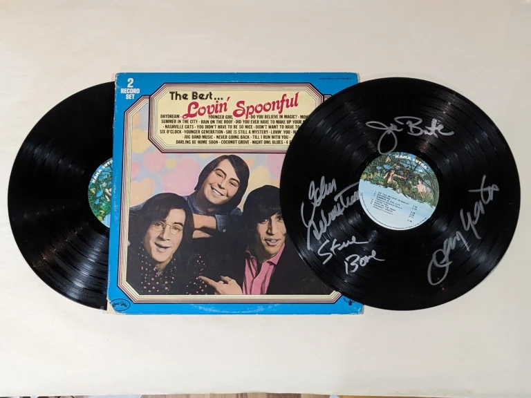 The Lovin' Spoonful hand SIGNED The Best 2x Vinyl Record COA John Sebastian +3