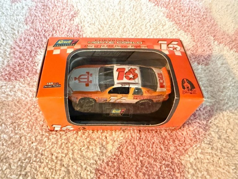 1996 Bristol Tennessee Volunteers 1:64 DieCast NASCAR Smokey Rocky Top