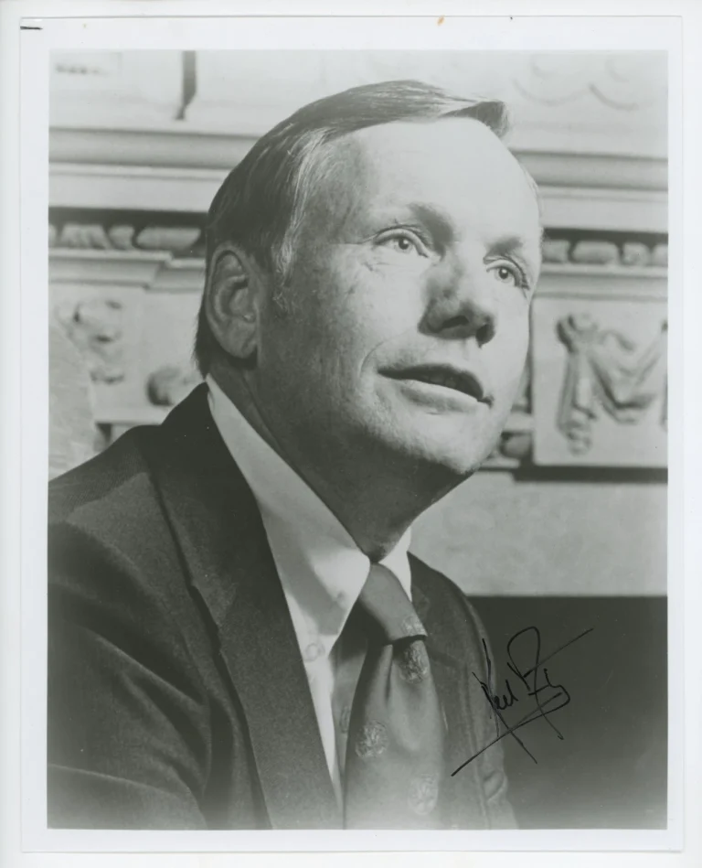 Neil Armstrong Signed 8x10 Photograph NASA Apollo 11 PSA PSA/DNA LOA