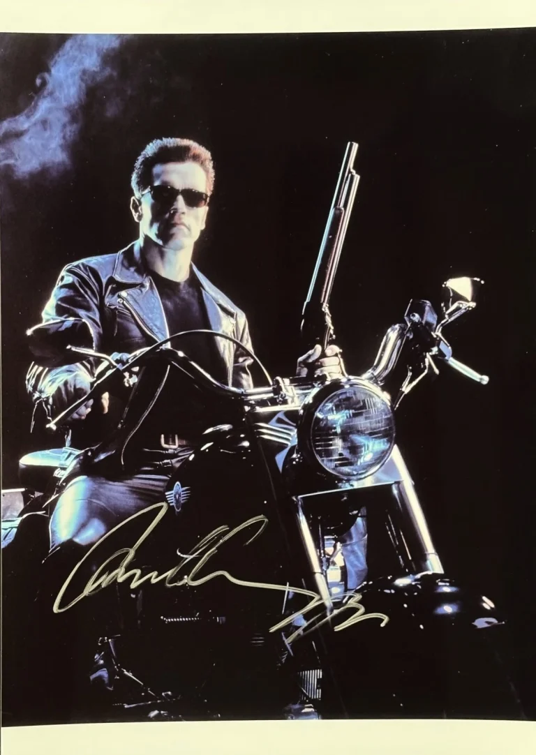 Arnold Schwarzenegger Signed 11x14 Terminator 2 Photograph Beckett BAS LOA