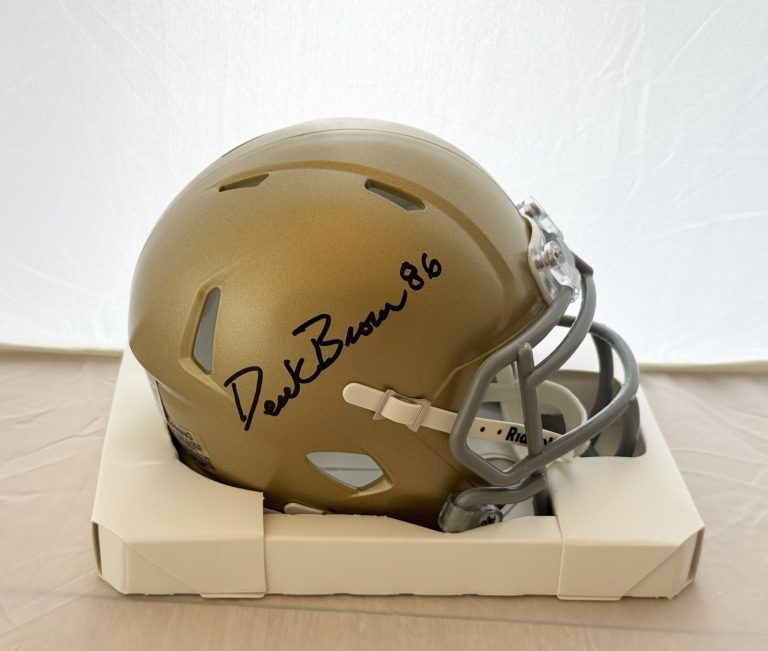 Derek Brown signed Notre Dame Fighting Irish mini helmet Beckett Witnessed
