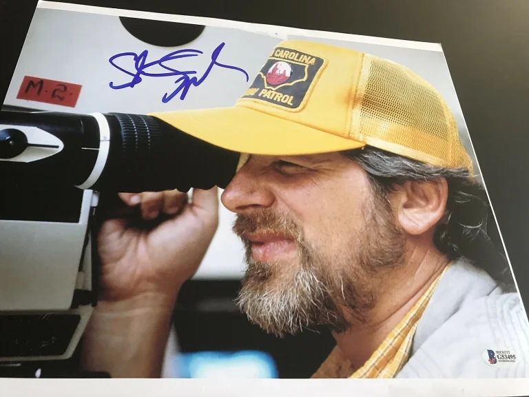 STEVEN SPIELBERG SIGNED AUTOGRAPH 11x14 PHOTO ET JAWS BECKETT BAS IN PERSON D