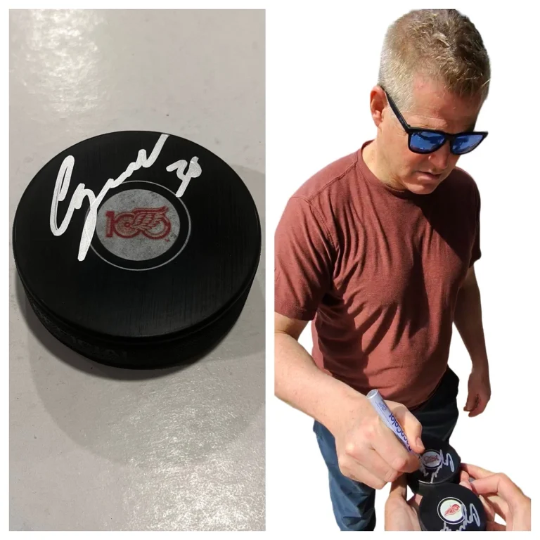 CHRIS OSGOOD SIGNED DETROIT RED WINGS HOCKEY PUCK W/ CASE COA