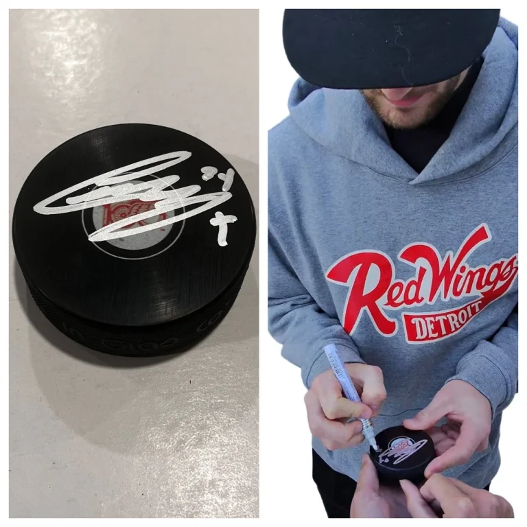 CARTER MAZUR SIGNED DETROIT RED WINGS HOCKEY PUCK W/ CASE COA