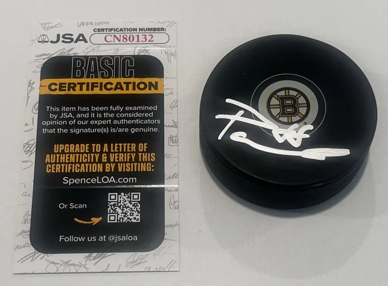 DAVID PASTRNAK SIGNED BOSTON BRUINS HOCKEY PUCK W/ CASE JSA COA