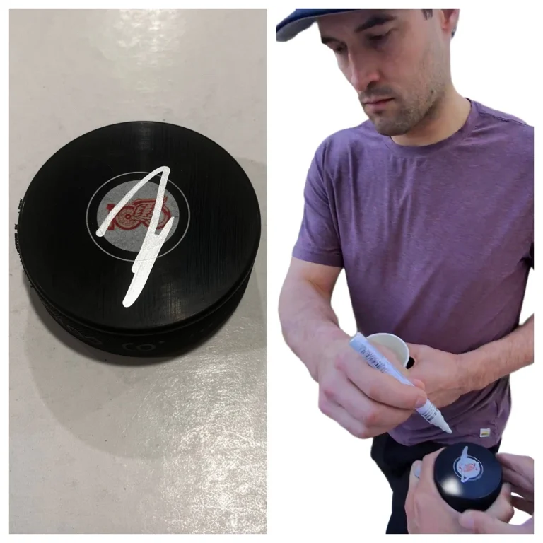 JOHN GIBSON SIGNED DETROIT RED WINGS HOCKEY PUCK W/ CASE COA