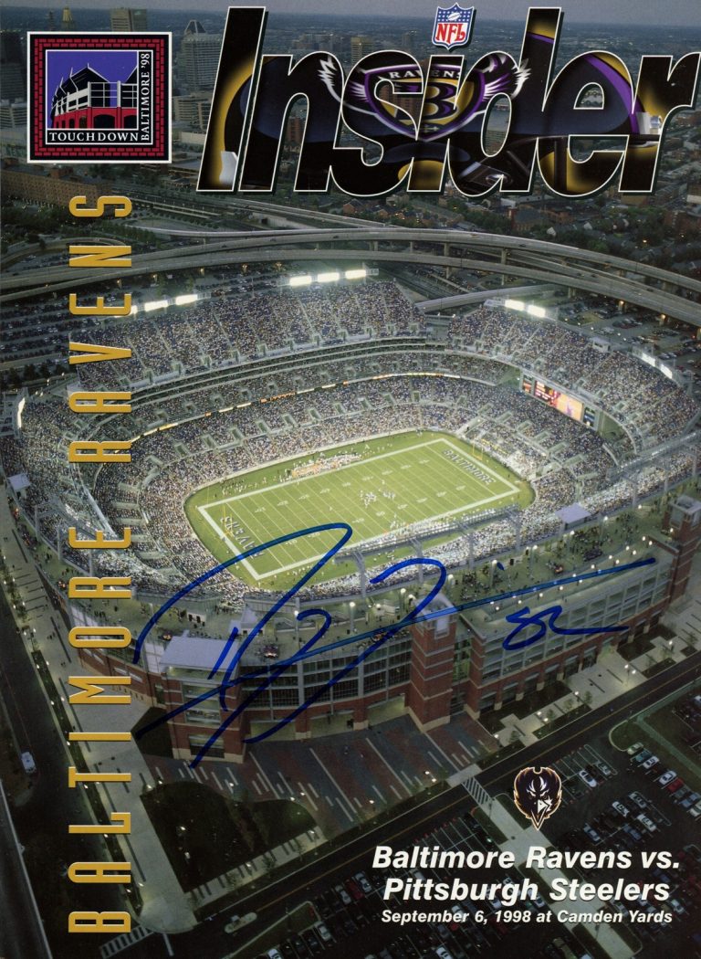 Ray Lewis Autographed/Signed Baltimore Ravens Magazine Beckett 40893