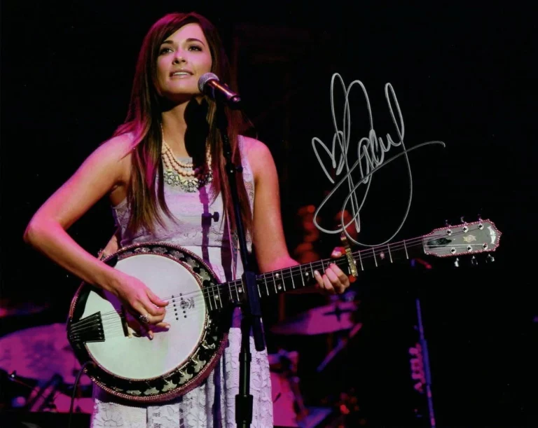 KACEY MUSGRAVES SIGNED AUTOGRAPH 8X10 PHOTO - SAME TRAILER DIFFERENT PARK ACOA