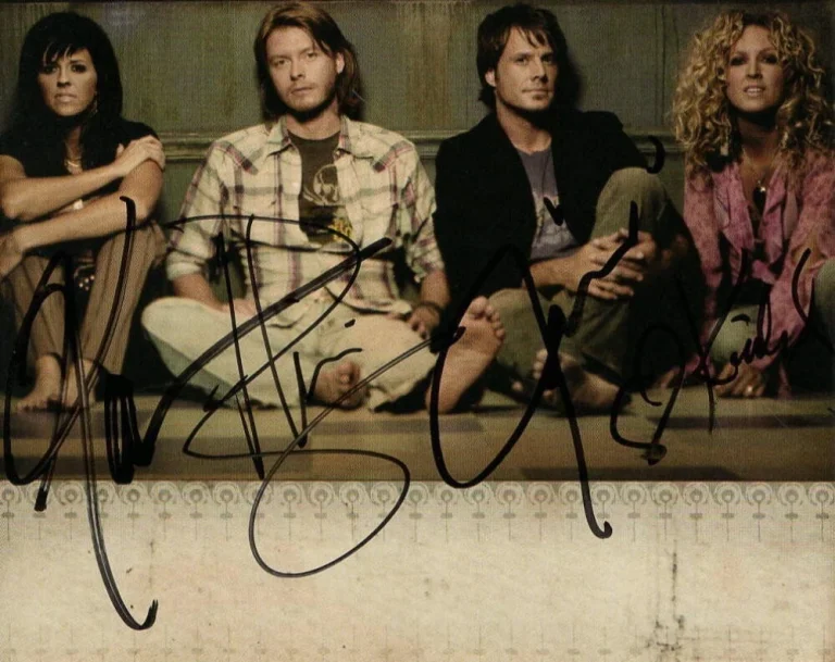 LITTLE BIG TOWN (X4) BAND SIGNED AUTOGRAPH 4x5 PHOTO - KAREN FAIRCHILD +3 JSA