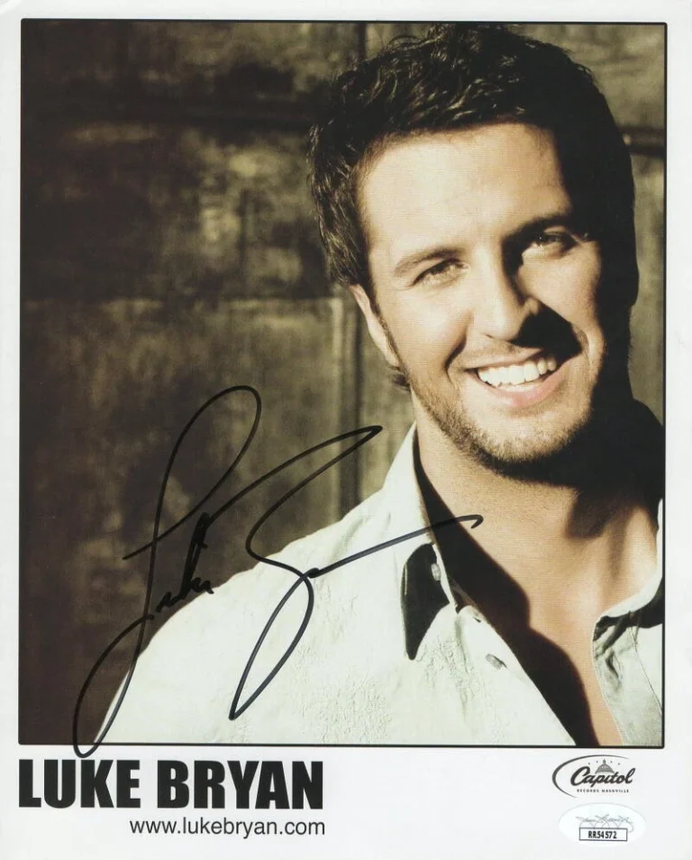 LUKE BRYAN SIGNED AUTOGRAPH 8x10 PHOTO - TAILGATES & TANLINES, FULL SIG W/ JSA