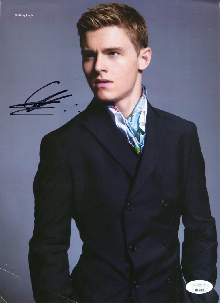 Callan McAuliffe The Walking Dead Alden Flipped Rare Signed Autograph Photo JSA