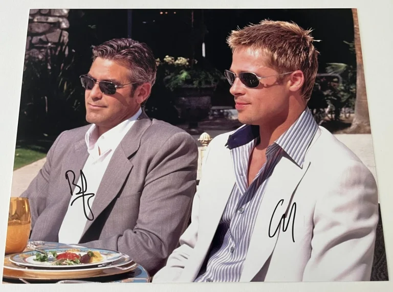 BRAD PITT & GEORGE CLOONEY SIGNED OCEAN'S ELEVEN 11x14 PHOTO w/PROOF BECKETT COA
