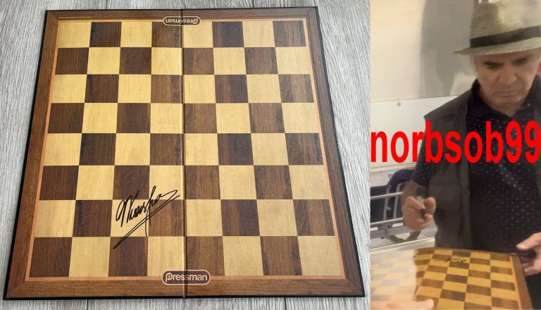 GARRY KASPAROV WORLD CHAMPION GRANDMASTER SIGNED CHESS BOARD w/PROOF BECKETT COA