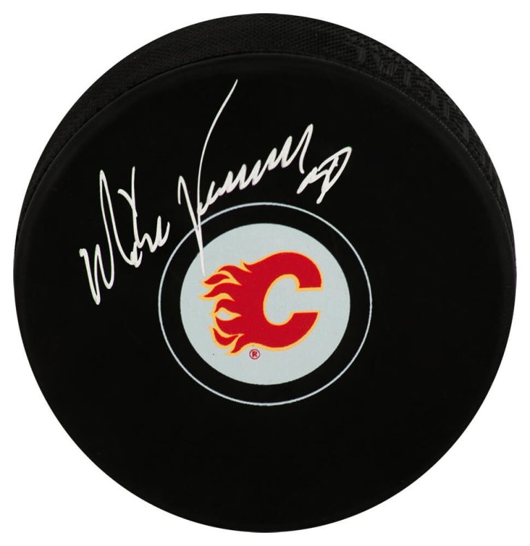 Mike Vernon Signed Calgary Flames Logo Hockey Puck - (SCHWARTZ SPORTS COA)