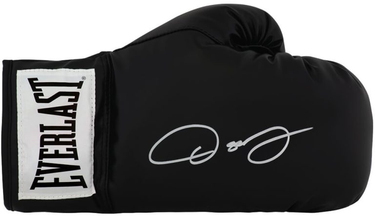 Oscar De La Hoya Signed Everlast Black Full Size Boxing Glove - (SCHWARTZ COA)