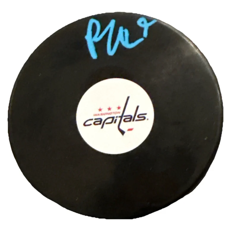 RYAN LEONARD signed (Washington Capitals) custom hockey puck BECKETT BAS BW61537