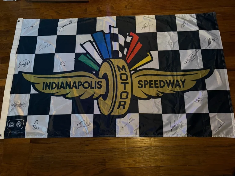 17 Winners Signed 3'x5' Flag Indianapolis Indy 500 Mario Andretti Rick Mears ++
