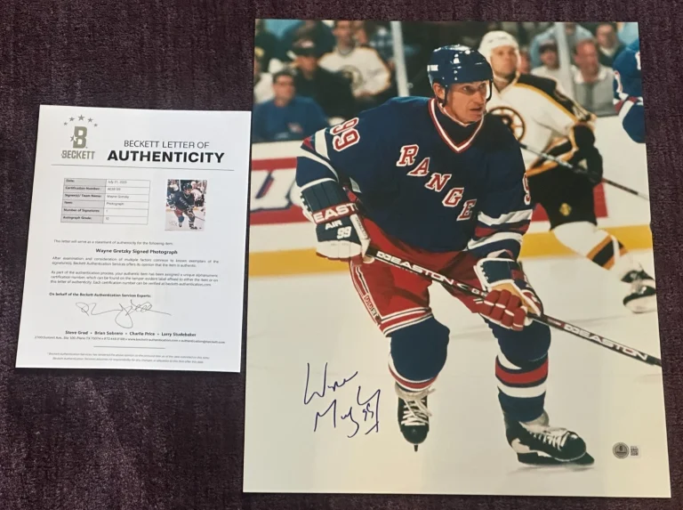 WAYNE GRETZKY Signed RANGERS 16x20 PHOTO w/ Beckett (BAS) LOA Auto 10