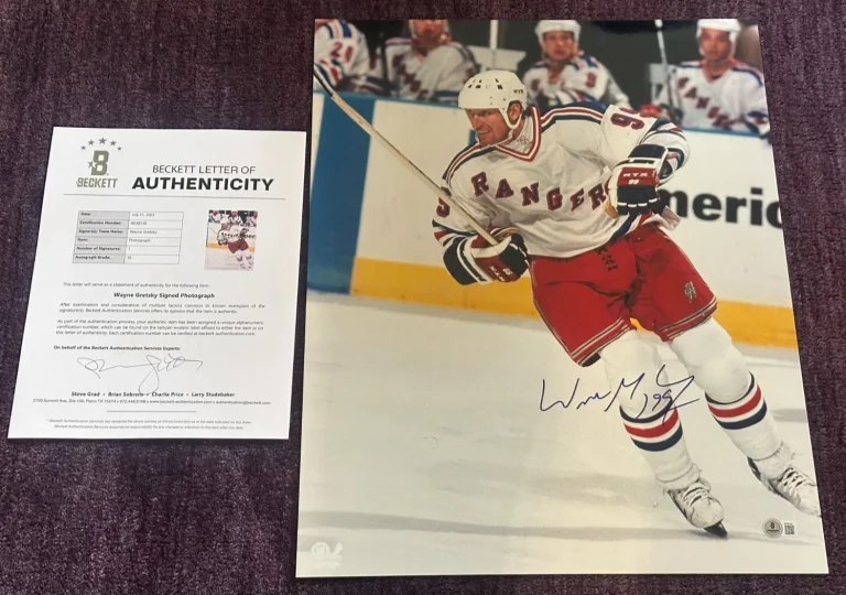 WAYNE GRETZKY Signed NY RANGERS 16x20 PHOTO w/ Beckett (BAS) LOA Auto 10