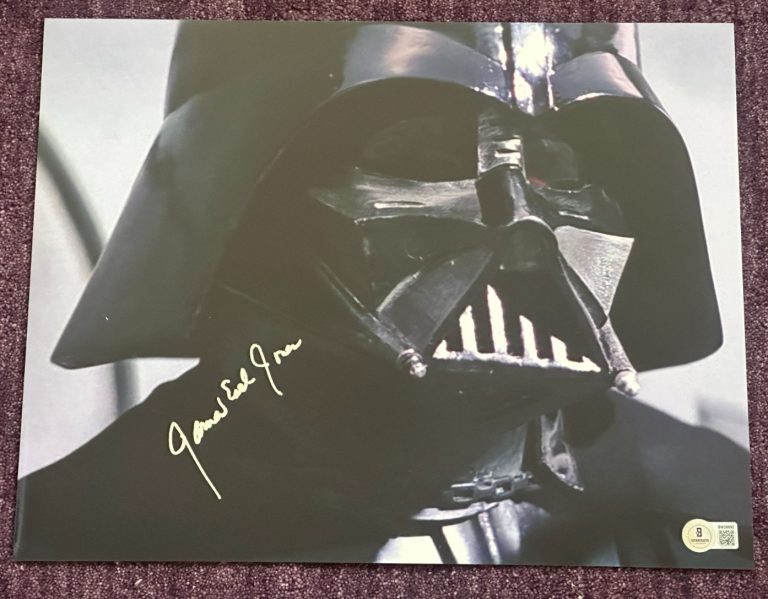 JAMES EARL JONES Signed DARTH VADER 11x14 PHOTO Beckett (BAS) Authenticated
