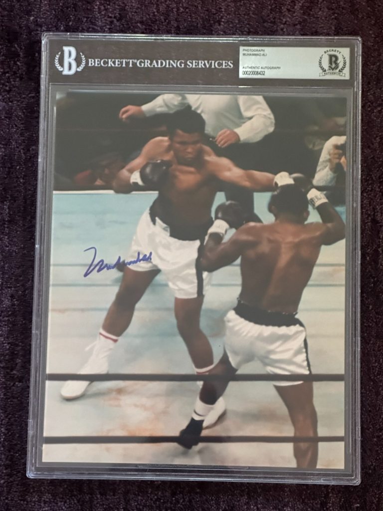 MUHAMMAD ALI Signed 8 X 10 PHOTO Beckett Encapsulated (BAS)