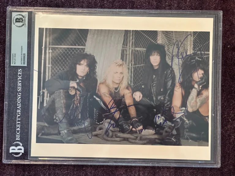 MOTLEY CRUE Signed 8 X 10 PHOTO Beckett Encapsulated (BAS)