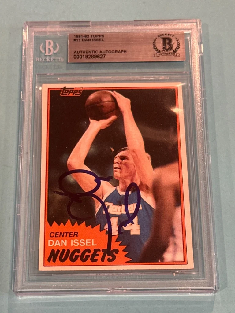 DAN ISSEL Signed 1981-82 TOPPS Card #11 Beckett (BAS)