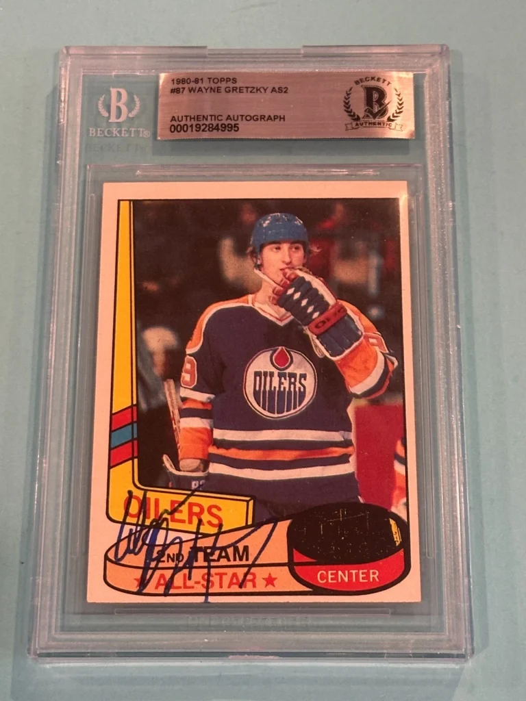 WAYNE GRETZKY Signed 1980-81 TOPPS Card #87 Beckett BAS ROOKIE-ERA SIG!