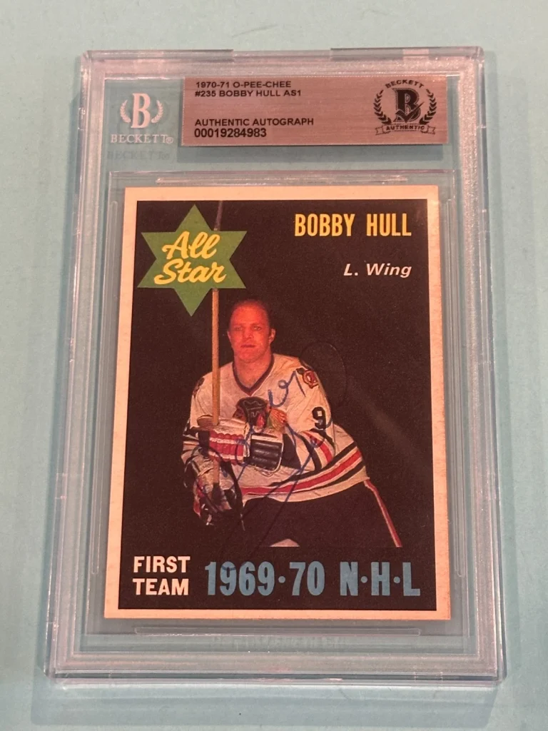 BOBBY HULL Signed 1970-71 O-PEE-CHEE Card #235 Beckett Authenticated (BAS)