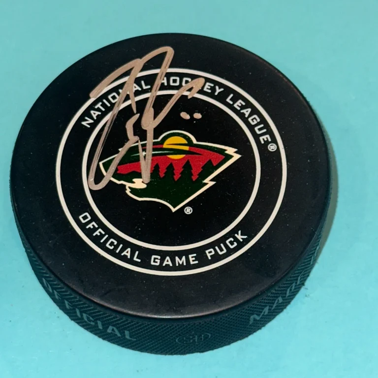 ZACH PARISE Signed Minnesota WILD Official GAME Puck Beckett (BAS)