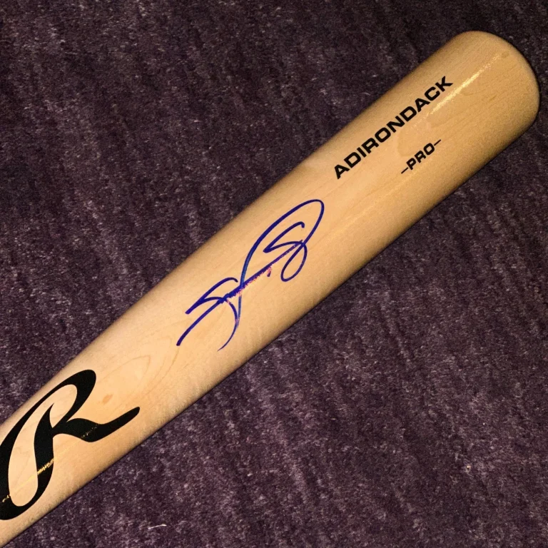 SAMMY SOSA (Chicago Cubs) Signed Rawlings BAT Beckett (BAS)