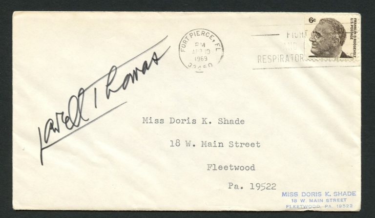 Lowell Thomas (d. 1981) signed autograph Postal Cover Broadcaster & Writer PC020