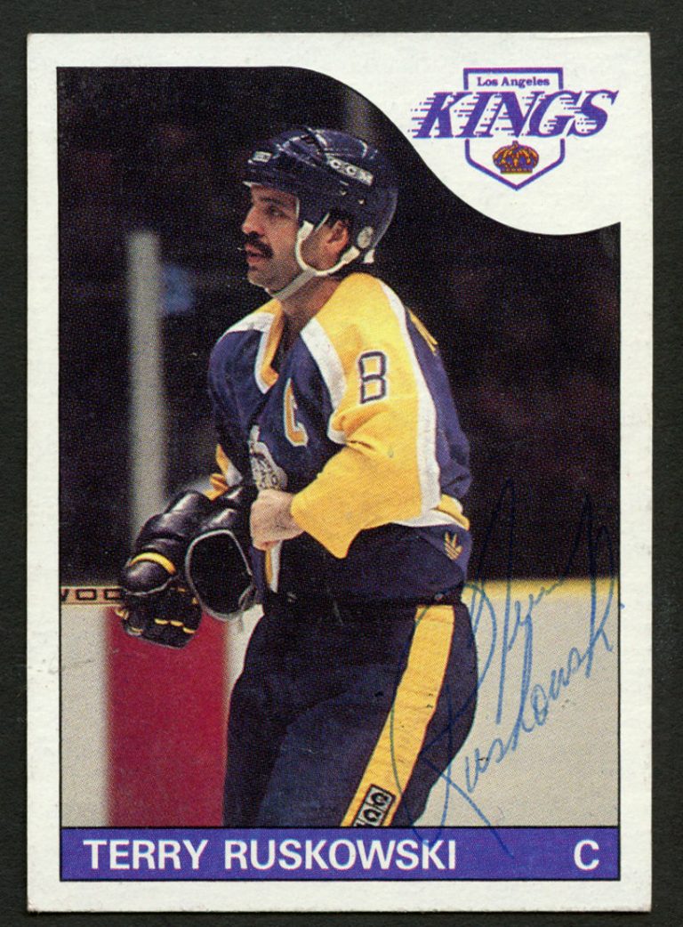 Terry Ruskowski #33 signed autograph auto 1985-86 Topps Hockey Trading Card