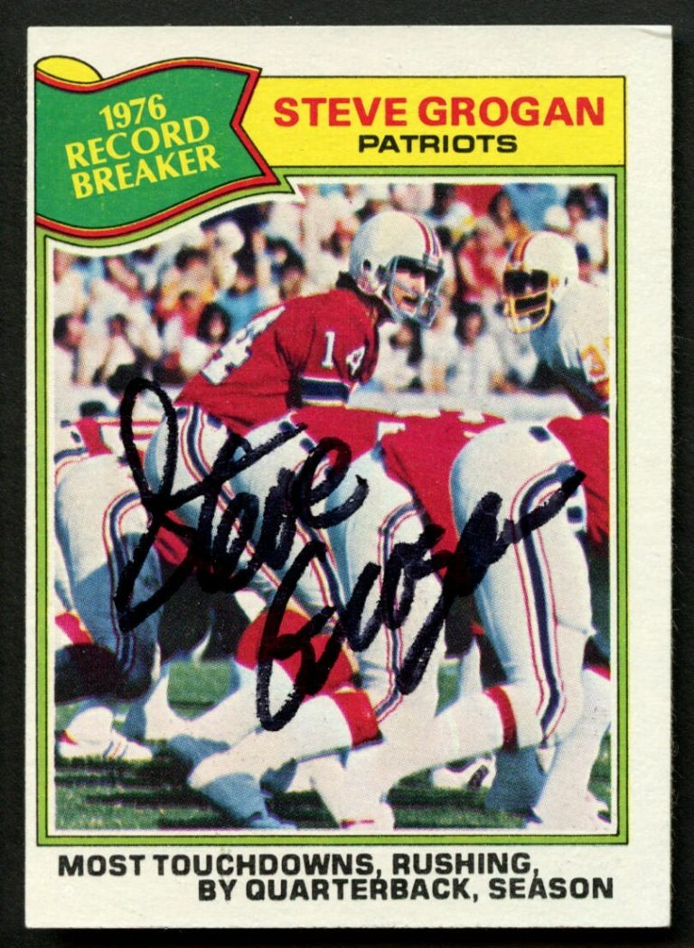 Steve Grogan #451 signed autograph auto 1977 Topps Football Trading Card