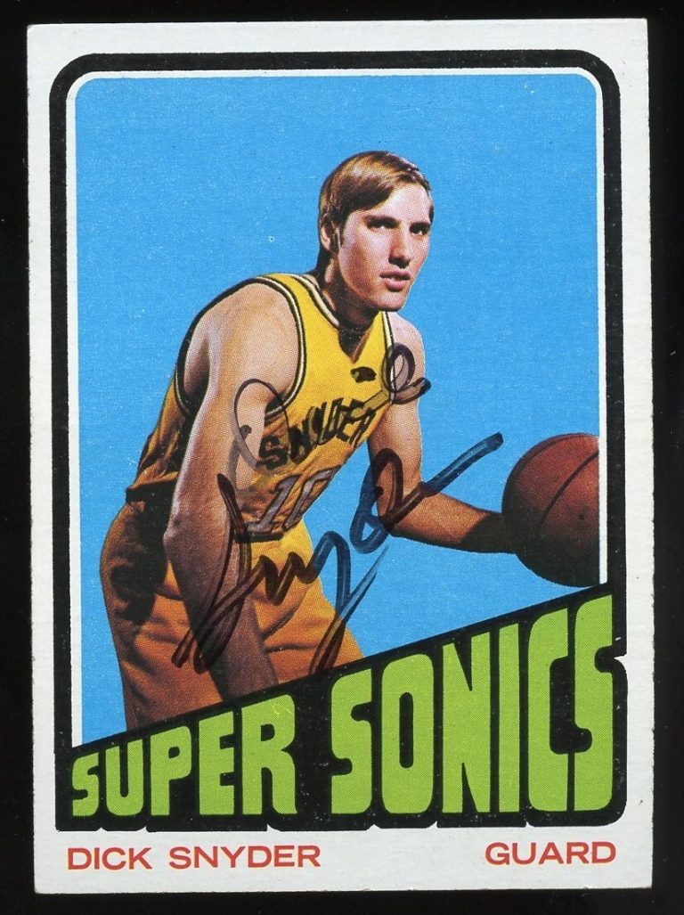 Dick Snyder #136 signed autograph auto 1972-73 Topps Basketball Trading Card