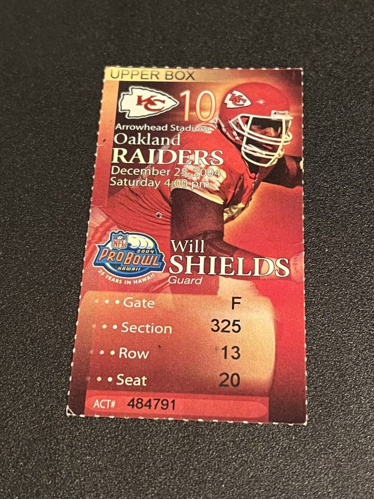 FOOTBALL TICKET STUB ARROWHEAD KANSAS CITY CHIEFS OAKLAND RAIDERS 12/25 2004