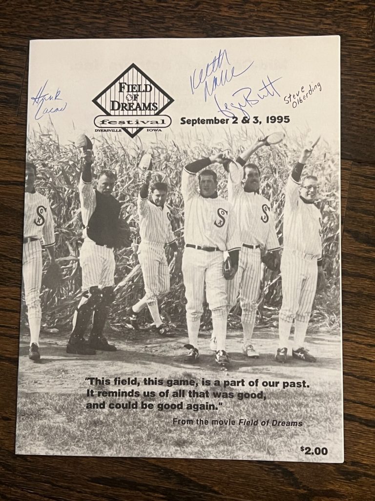 1995 FIELD OF DREAMS PROGRAM SIGNED BY GEORGE BRETT KANSAS CITY ROYALS HOF AUTO