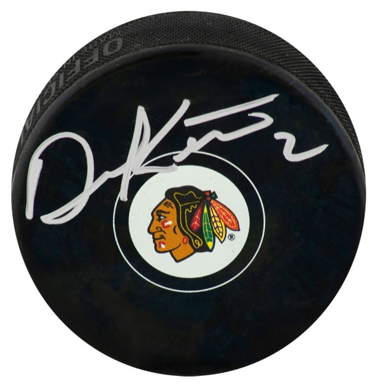 DUNCAN KEITH Signed Chicago Blackhawks Logo Hockey Puck - SCHWARTZ