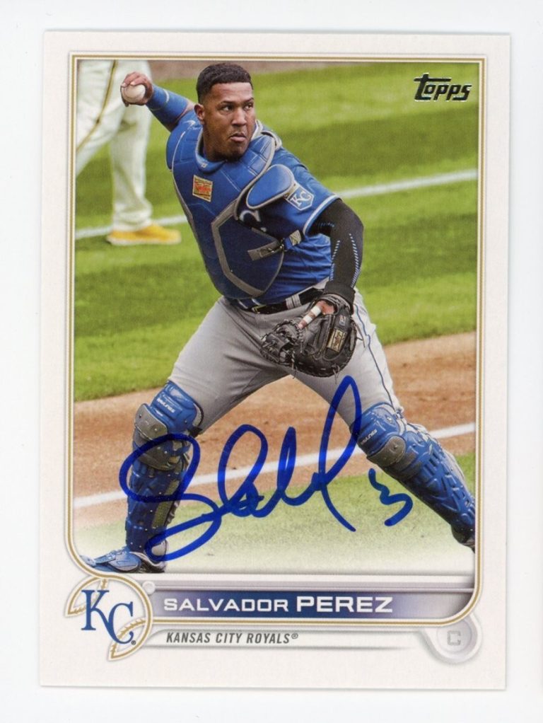 SIGNED BASEBALL CARD AUTO KANSAS CITY ROYALS SALVADOR PEREZ TOPPS 2022 #219