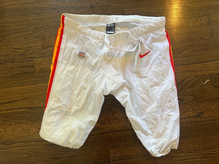 GAME USED ? ISSUED KANSAS CITY CHIEFS FOOTBALL WHITE PANTS 2022 DANNY SHELTON