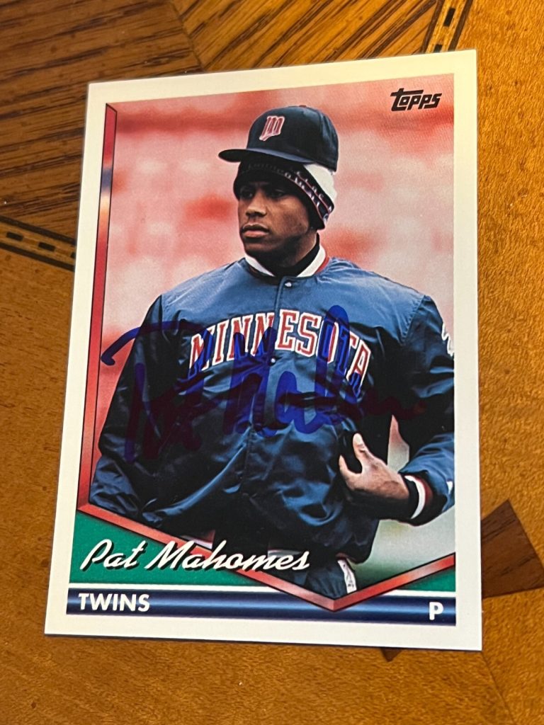SIGNED BASEBALL CARD AUTO PAT MAHOMES SR. 1994 TOPPS MINNESOTA TWINS #43