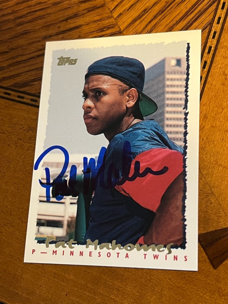 SIGNED BASEBALL CARD AUTO PAT MAHOMES SR. 1995 TOPPS MINNESOTA TWINS #217