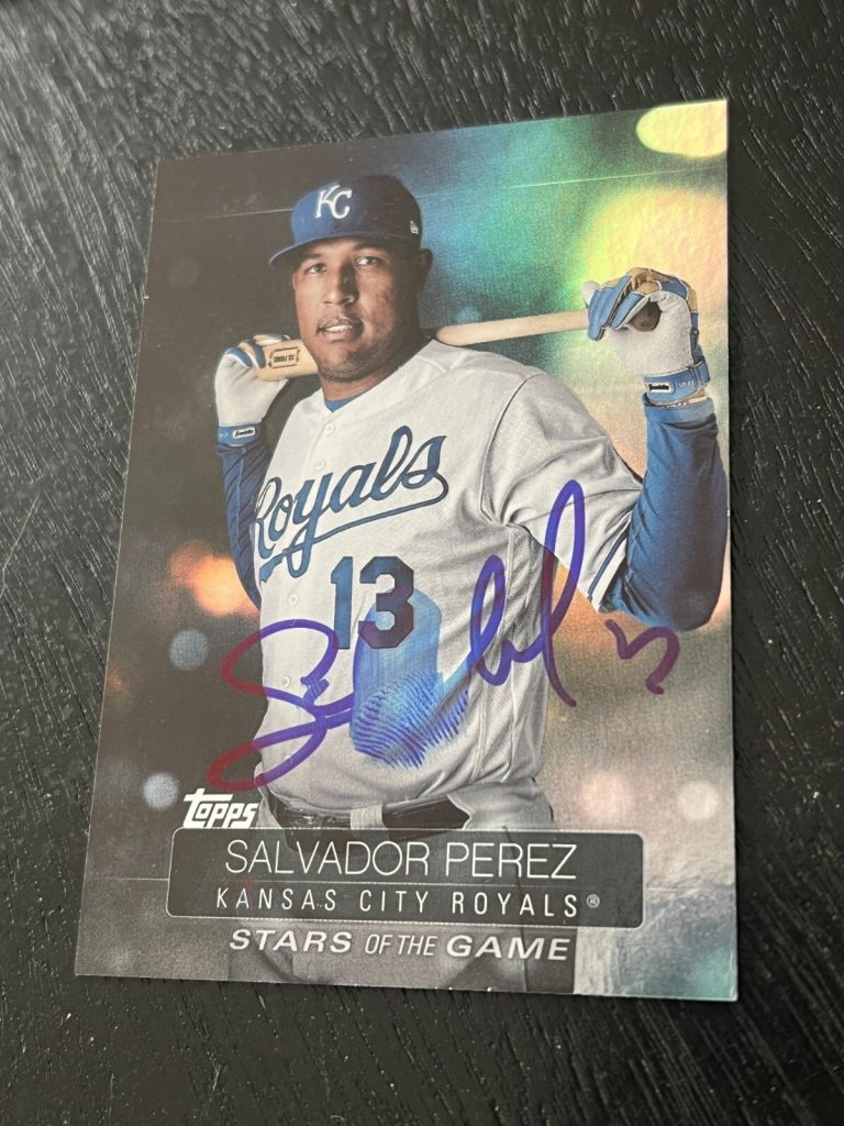 SIGNED BASEBALL CARD AUTO KC ROYALS SALVADOR PEREZ 2019 TOPPS SSB-65 *SMUDGED*