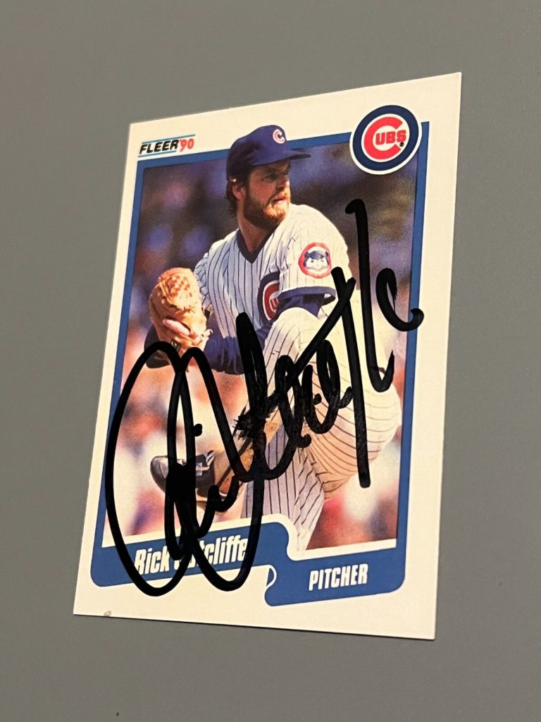 SIGNED BASEBALL CARD AUTO RICK SUTCLIFFE CHICAGO CUBS FLEER 1990 #43 **SMEAR**