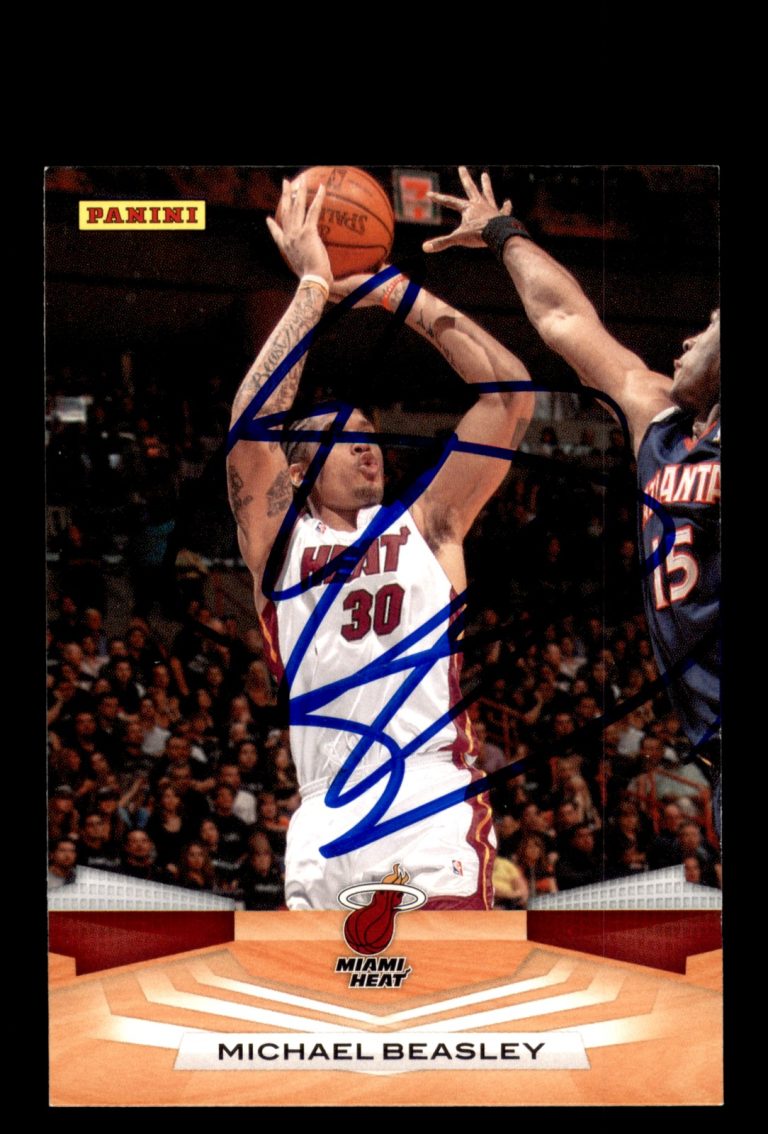 Signed Basketball Card Auto Michael Beasley 2009-10 Panini #132 Miami Heat