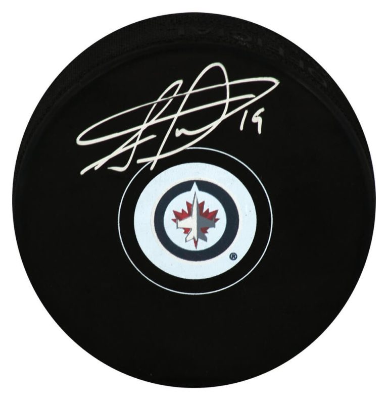Jonathan Toews Signed Winnipeg Jets Logo Hockey Puck - (SCHWARTZ SPORTS COA)