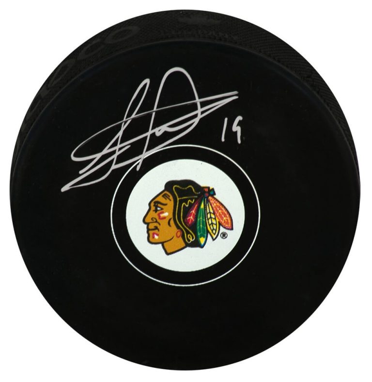 Jonathan Toews Signed Chicago Blackhawks Team Logo Hockey Puck - (SCHWARTZ COA)