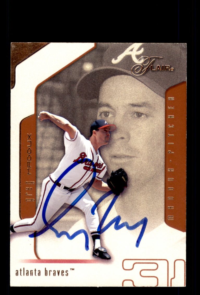 Signed Baseball Card Auto Greg Maddux 2002 Flair #8 Atlanta Braves