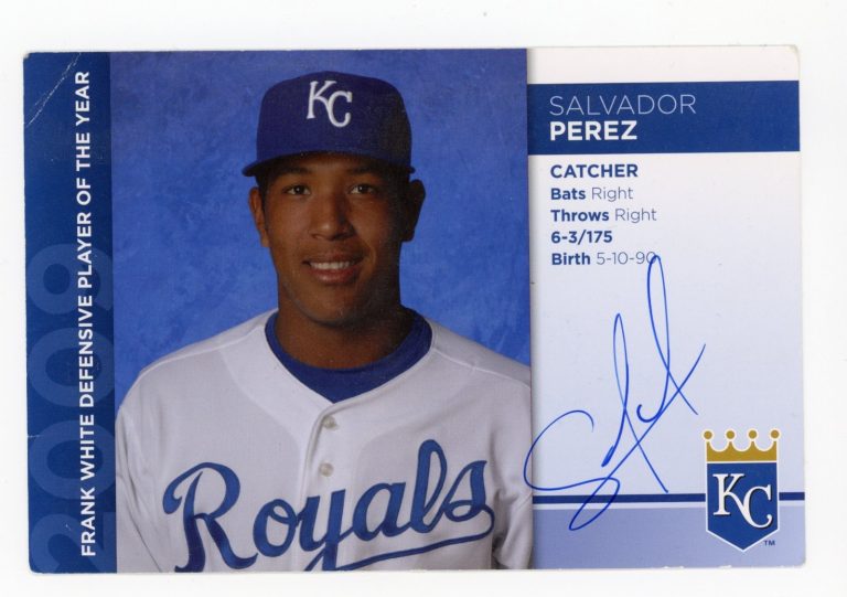 SIGNED BASEBALL POSTCARD AUTO KANSAS CITY ROYALS SALVADOR PEREZ MILB *CREASES*
