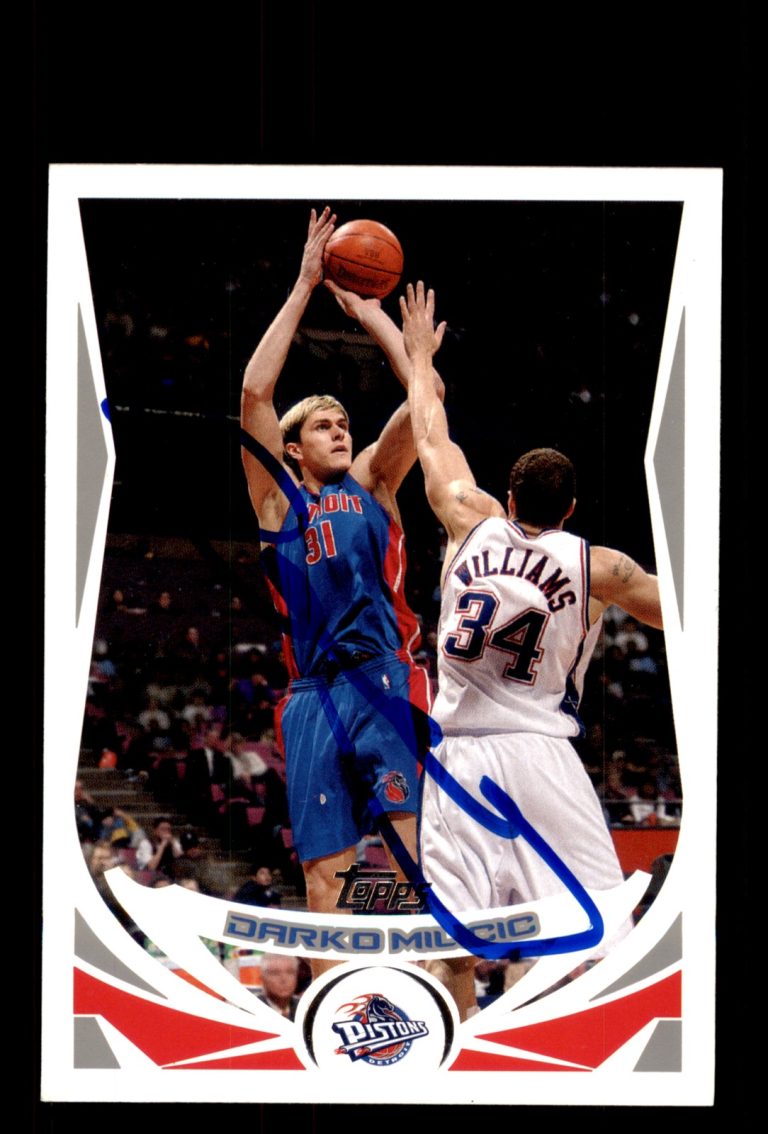 Signed Basketball Card Auto Darko Milicic 2004-05 Topps #132 Detroit Pistons
